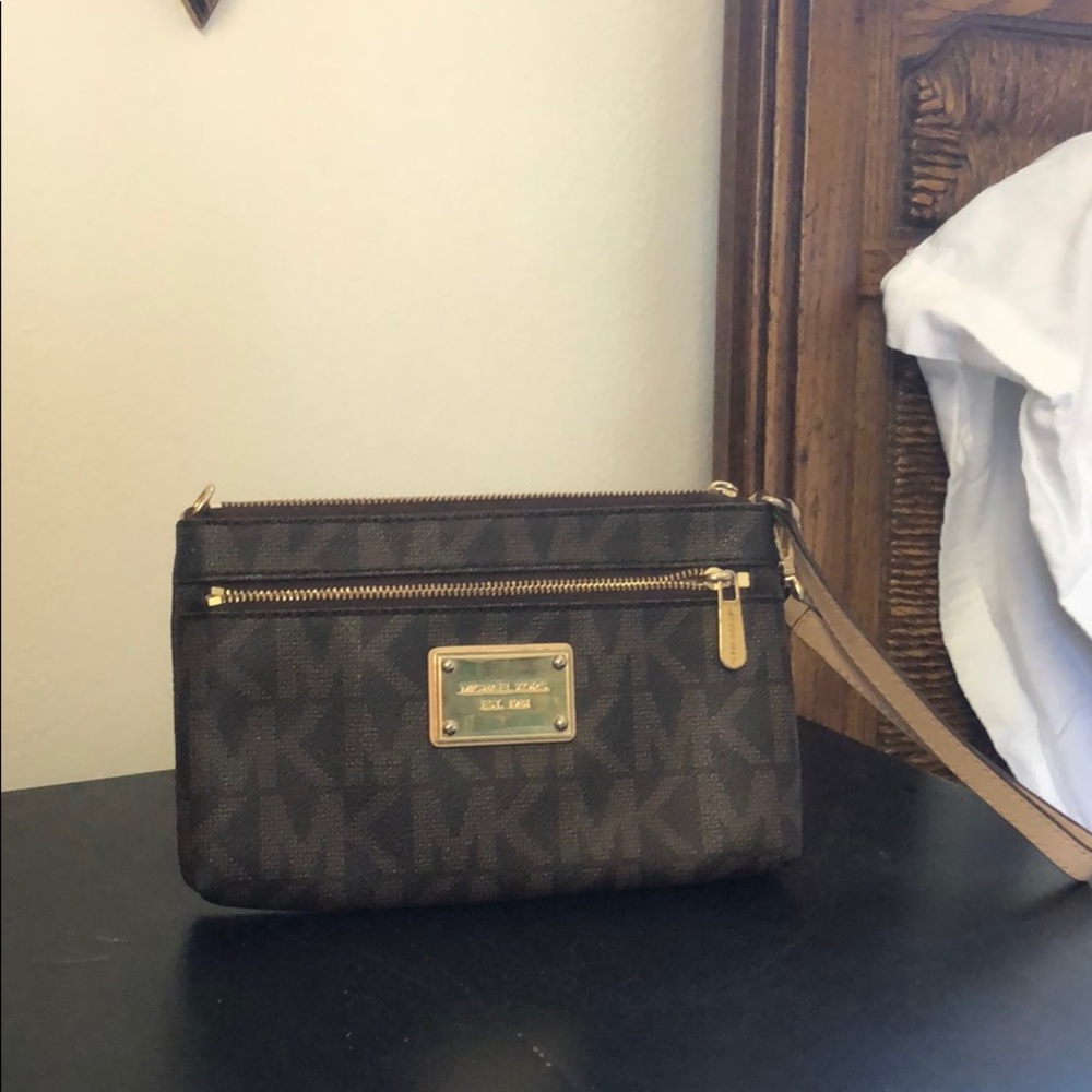 Michael kors wrist wallet
